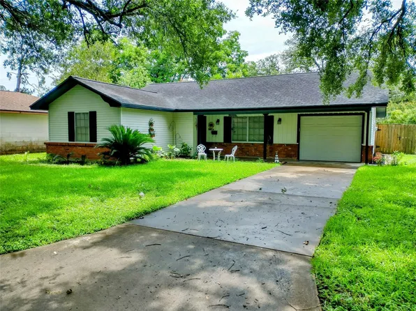 1500 Andrea Dr, Bay City, TX 77414