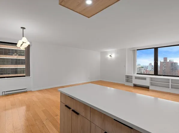 1601 3rd Avenue image 1 of 21