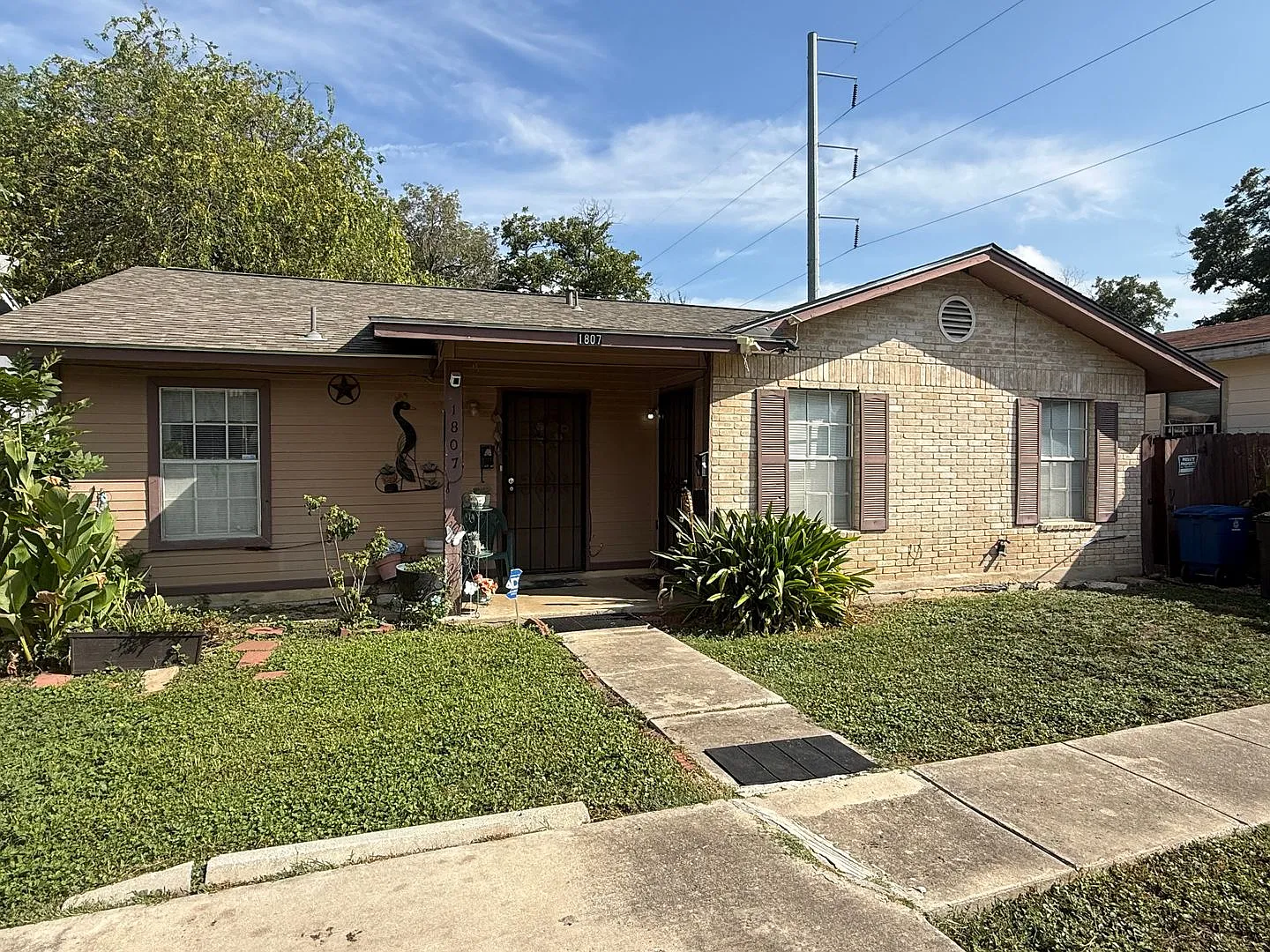 Urgent: Spacious 2-Bedroom Home For $1,095 Section 8 & Pets Welcome! — Photo 2