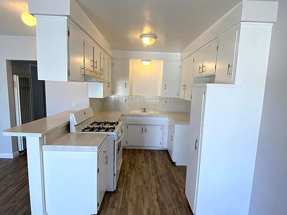3rd image of 4332 W 135th St #C
