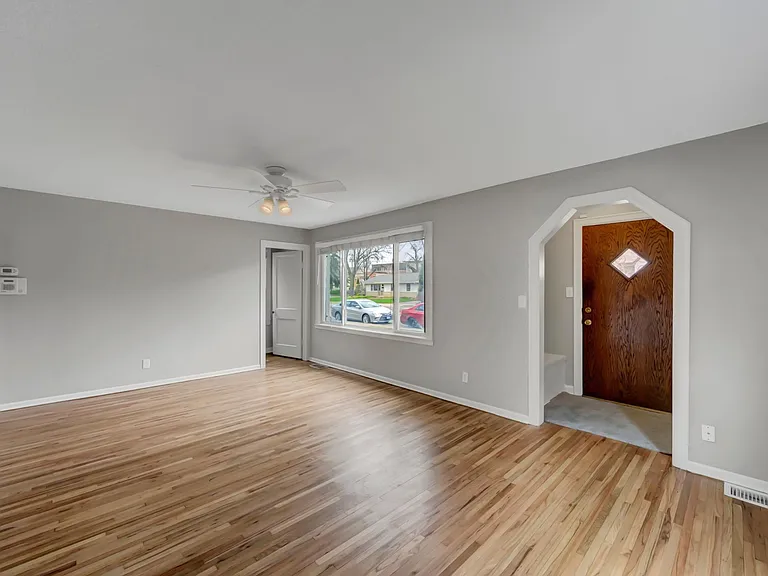 712 Main St NE — Photo 10