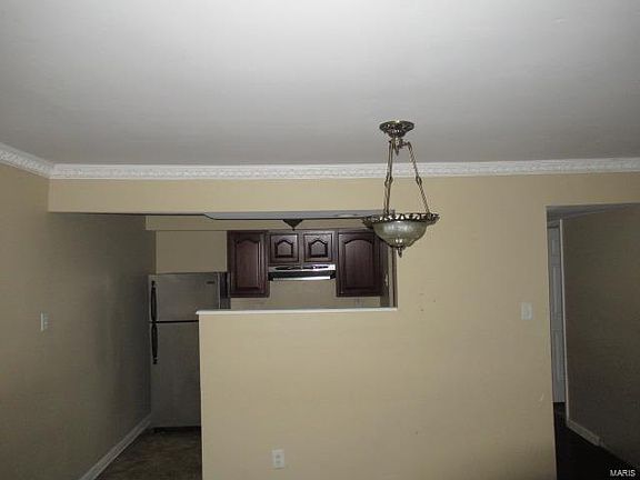 4th image of 5987 Julian Ave