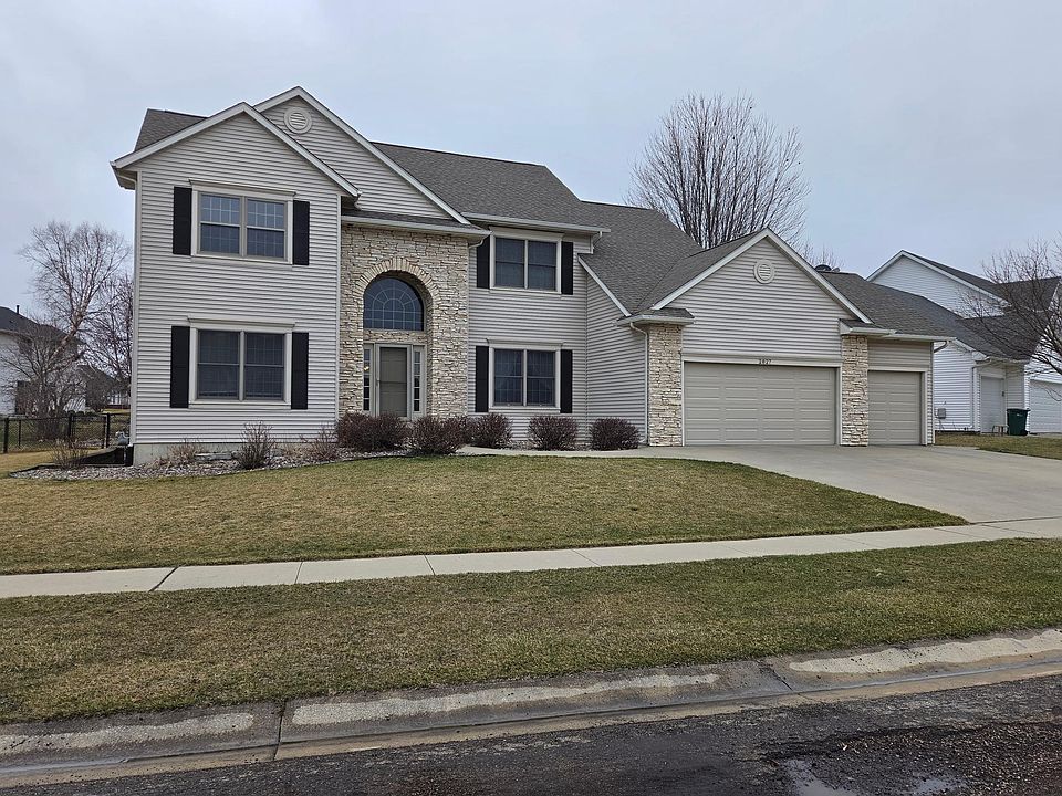 1st image of 2827 Oakview Dr NE