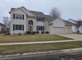 2827 Oakview Dr NE, Rochester, MN 55906