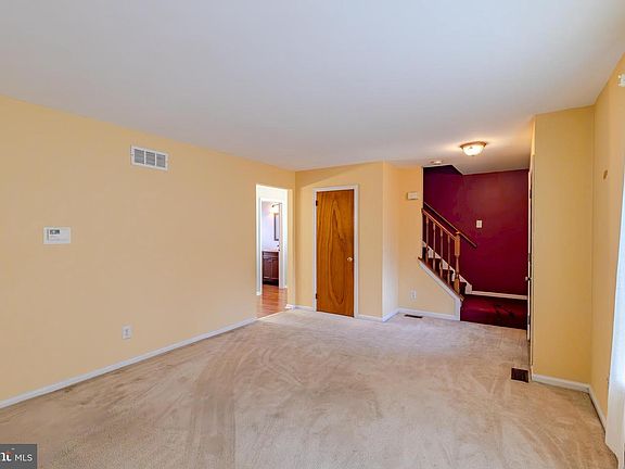 3rd image of 1535 W River Dr
