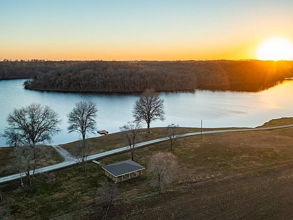 3rd image of 23076 Springdale Rd