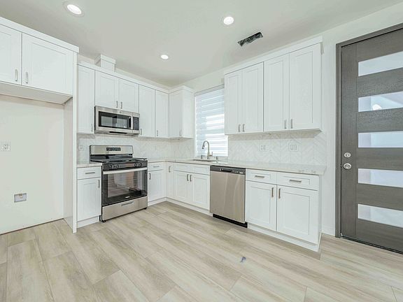 4th image of 2720 Martha Ave