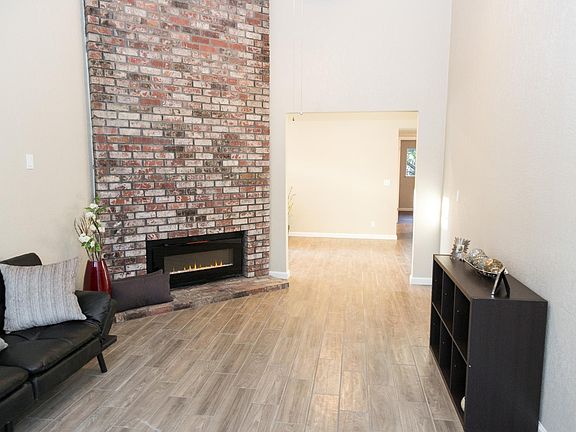 4th image of 7455 Willowcreek Dr