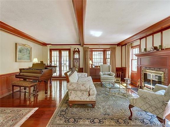4th image of 2 Lloyd Cove Ct