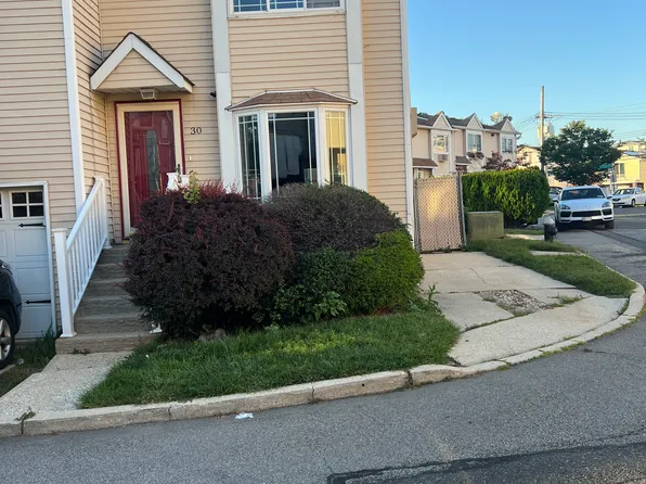 30 Northport Ln, Staten Island, NY 10314