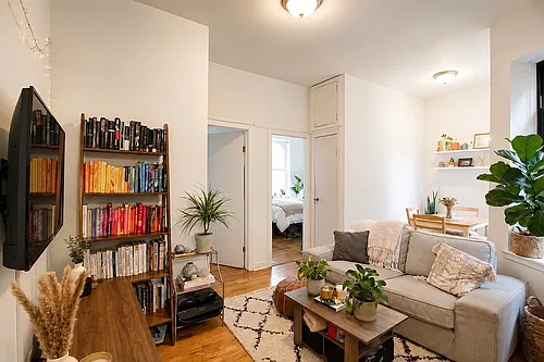153 E 18th St #5 Photo 1