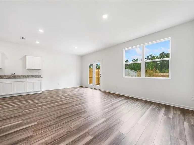 602 Jervis Way — Photo 10