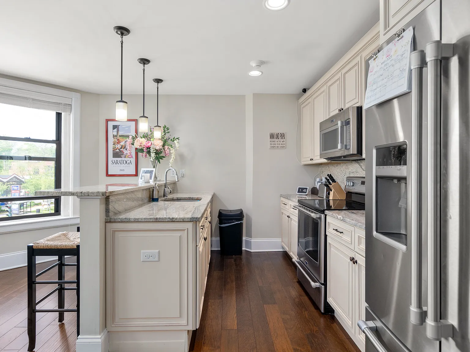 2 bed, 1160 sqft, $3,200 — Photo 3