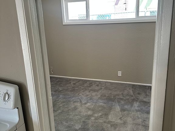 5th image of 464 Jefferson Blvd APT C