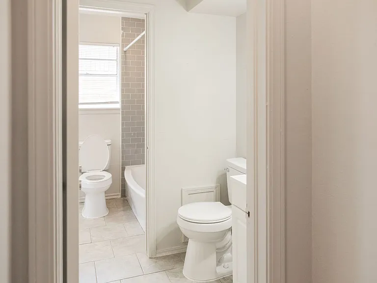 10517 N McKinley Ave — Photo 8