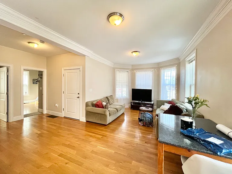 17 Mansfield St #1 — Photo 5