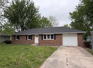 102 W 1st St, Garden City, MO 64747