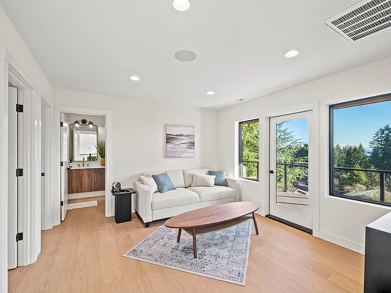 6305 Soundview Dr — Photo 28