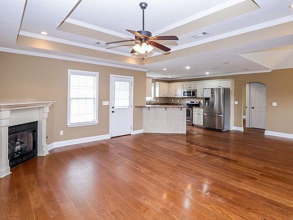 2nd image of 306 Mary Sue St