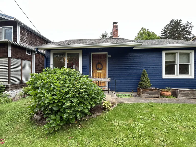7311 SW 3rd Ave — Photo 3