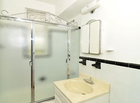 5th image of 247 Parkview Ave APT 5R