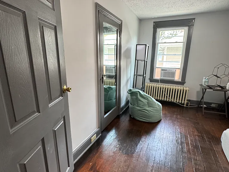 215 E High St — Photo 15