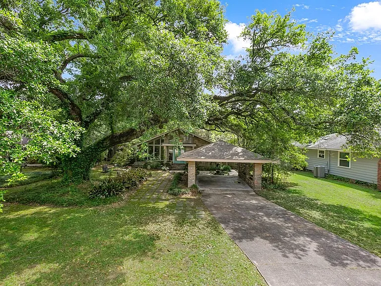 111 Camellia Dr — Photo 2