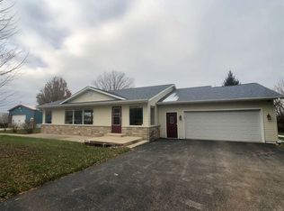 8394 N Kilbuck Rd, Monroe Center, IL 61052