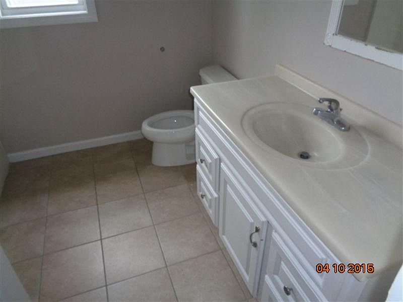 2nd image of 35 Seltsam St