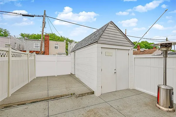 Sold by REMAX Elite | media 25