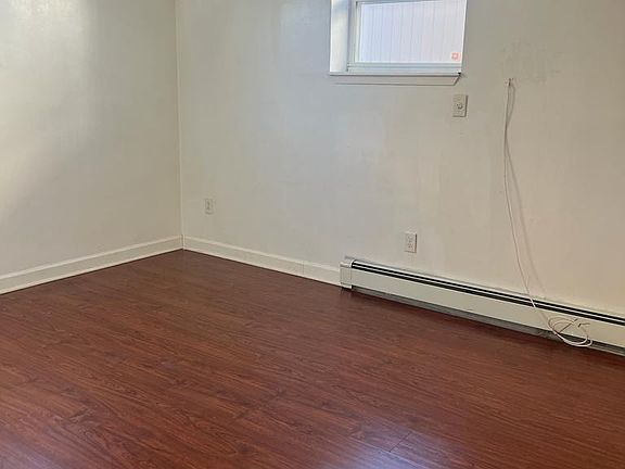3rd image of 605 Vincent Ave #1