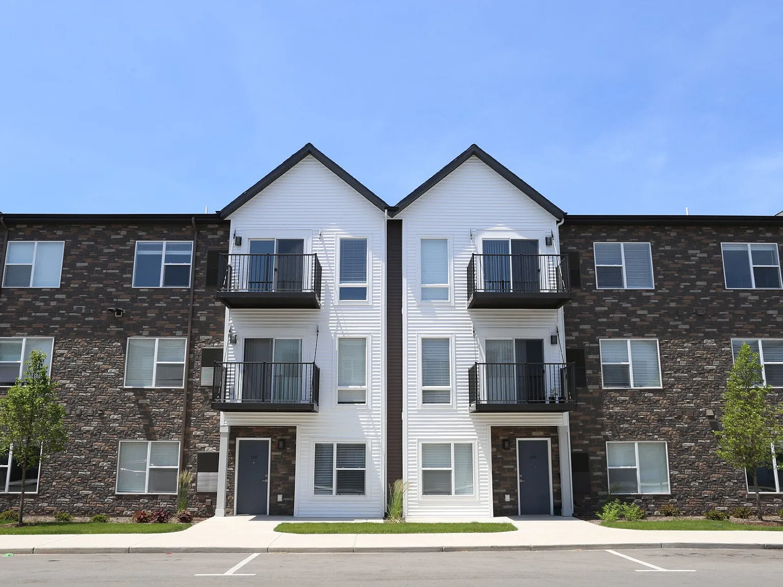 Lakewood Place Apartment Village — Photo 4