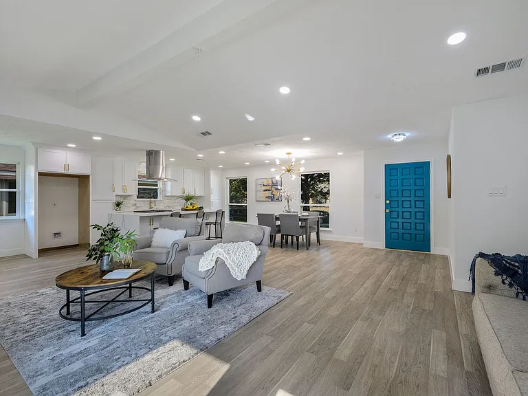 2400 Bengal Ln — Photo 2