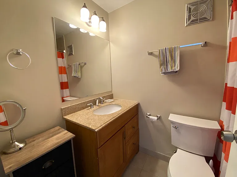 111 E Chestnut St #26D — Photo 7