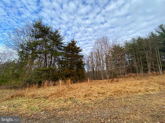 2nd image of 2040 Hoffmaster Rd