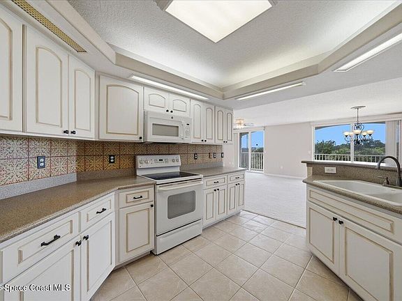2nd image of 820 Del Rio Way APT 301