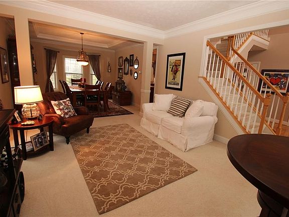 4th image of 12 Corby Ct