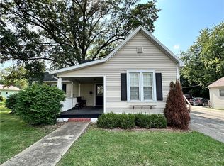 940 Division St, Charleston, IL 61920