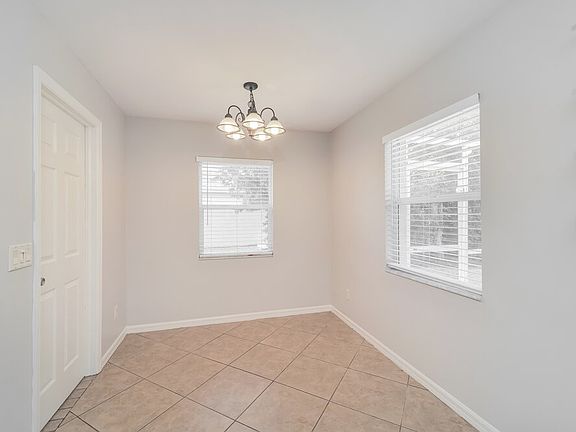 5th image of 1413 SW 11th Pl