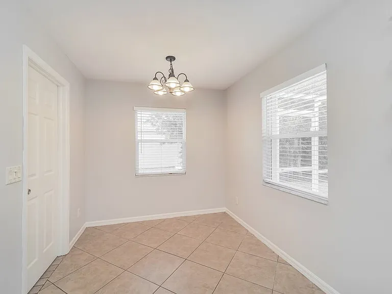 1413 SW 11th Pl — Photo 5