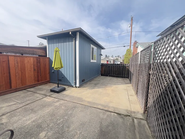 967 Montgomery St — Photo 12