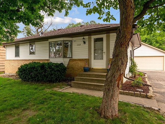 3rd image of 1868 2nd Ave