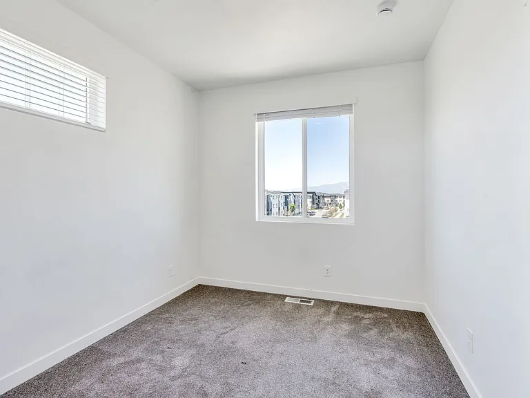 461 S 900 W — Photo 24