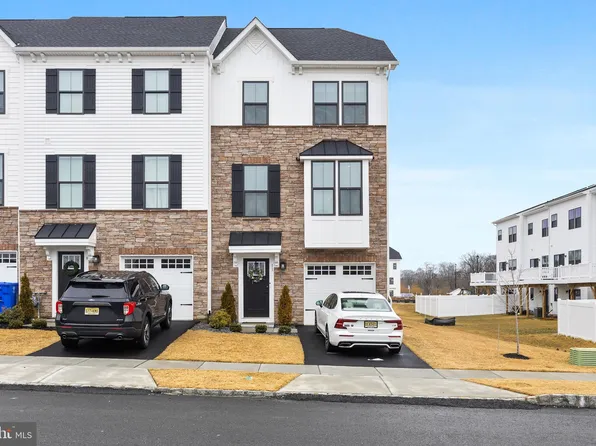 11 Cinnamon Ln, Mount Laurel, NJ 08054