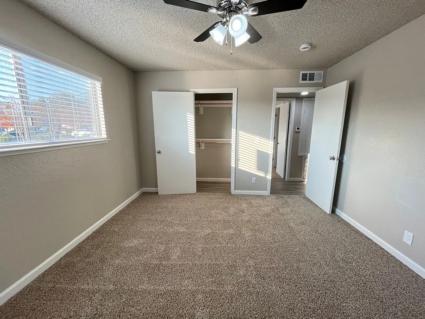 Granada Apartments — Photo 3