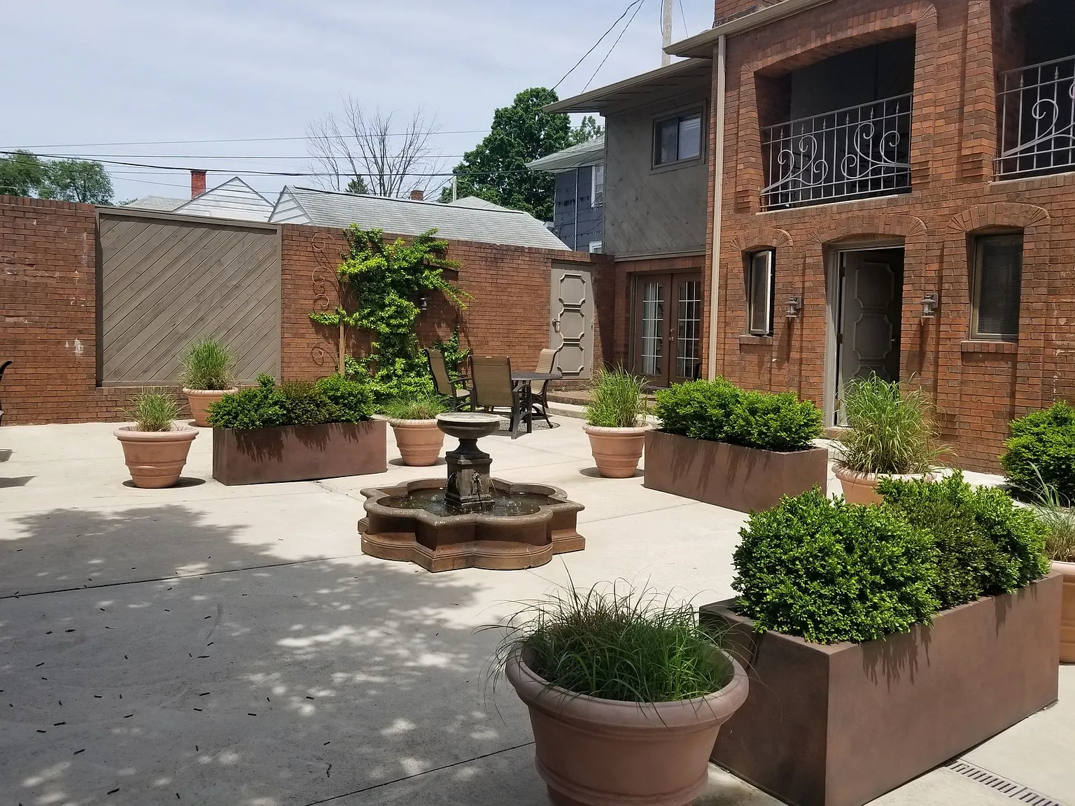 Hillside Apartments — Photo 2