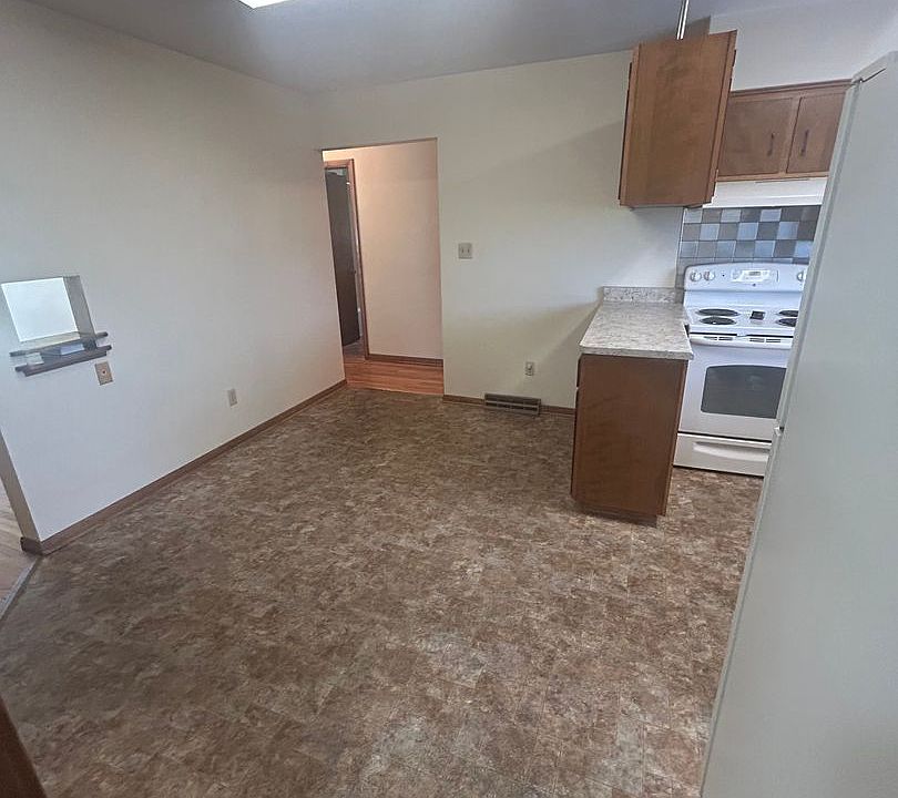 1st image of 105 Bellaire Rd
