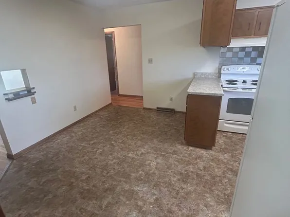 105 Bellaire Rd, Waterloo, IA 50701