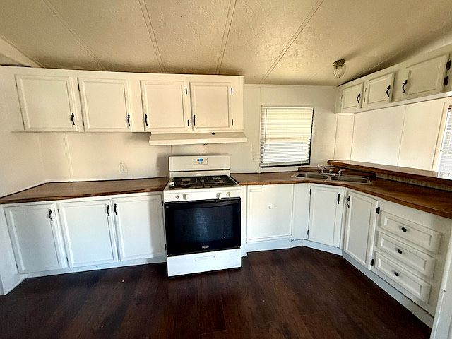 1st image of 220 Bark Ln