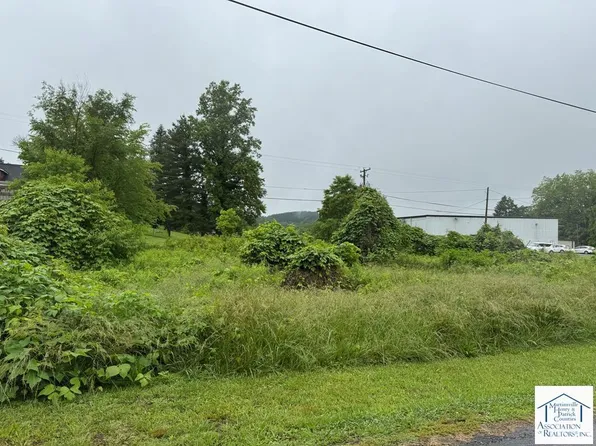 3-4 Sixteen Frye St, Bassett, VA 24055